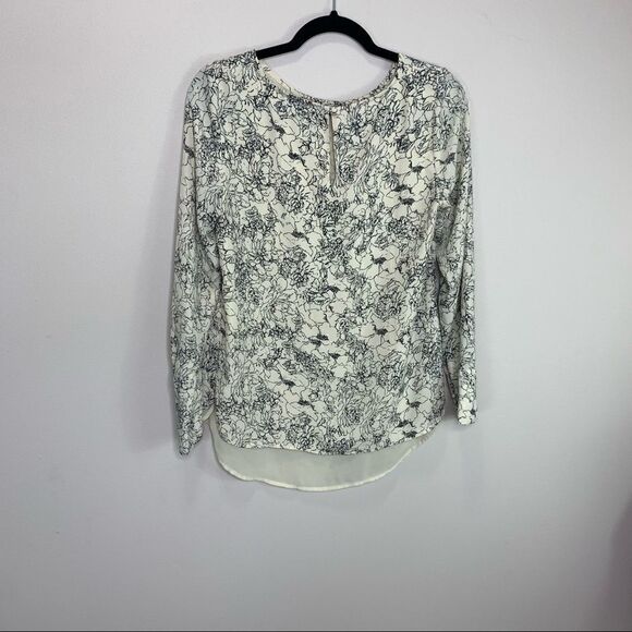 SALE💕 The limited small flowy blouse cream (Pc) - Picture 5 of 7